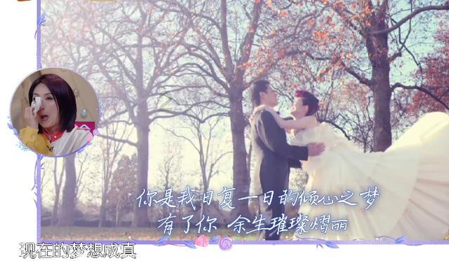 瘦瘦的儿子手里拿着报纸包着的球鞋站在门口,可是妈妈没法收留他